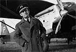 /upload/fotos/blogs_entradas/andr_malraux_delante_de_una_avioneta_y_vestidp_con_el_uniforme_de_la_aviacin_republicana_espaola._med.jpg