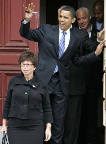 /upload/fotos/blogs_entradas/barack_obama_junto_a_su_consejera_valerie_jarrett_en_primer_plano_med.jpg