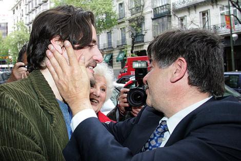 /upload/fotos/blogs_entradas/el_actor_juan_diego_botto_la_presidenta_de_la_abuelas_de_plaza_de_mayo_estela_parnes_de_carlotto_y_el_abogado_carlos_slepoy_derecha_med.jpg